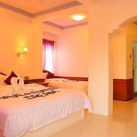 Mandalay White House Hotel Buitenkant foto