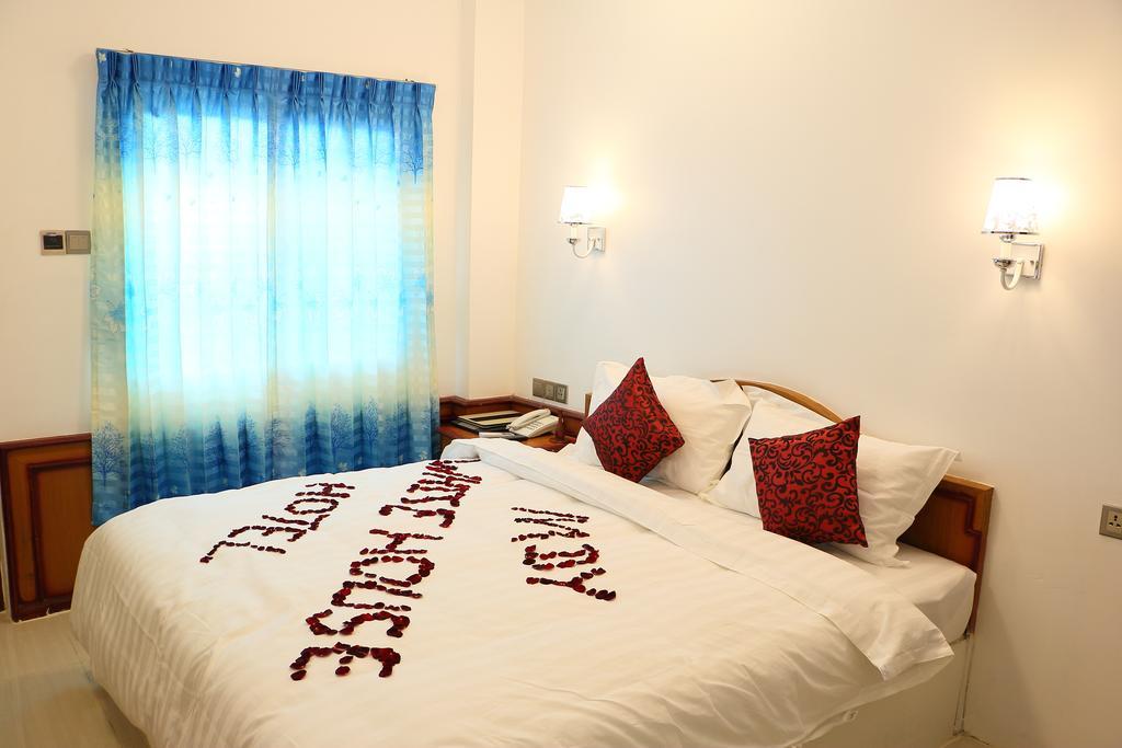 Mandalay White House Hotel Buitenkant foto