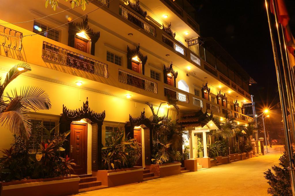Mandalay White House Hotel Buitenkant foto
