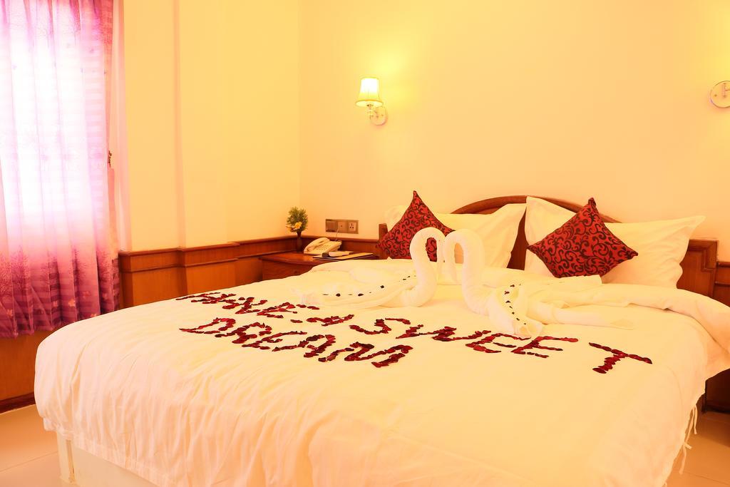 Mandalay White House Hotel Buitenkant foto