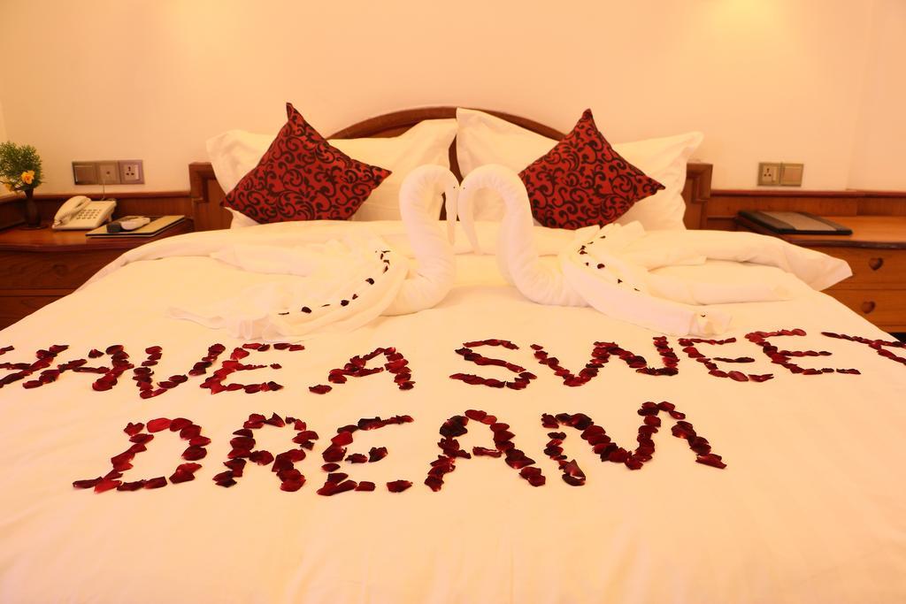 Mandalay White House Hotel Buitenkant foto