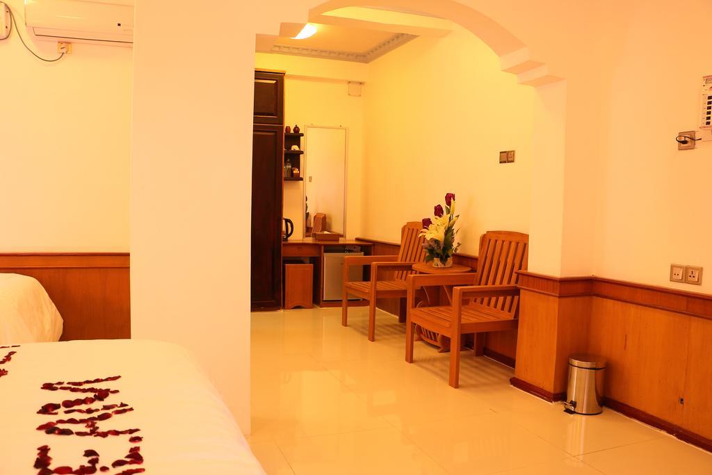 Mandalay White House Hotel Buitenkant foto