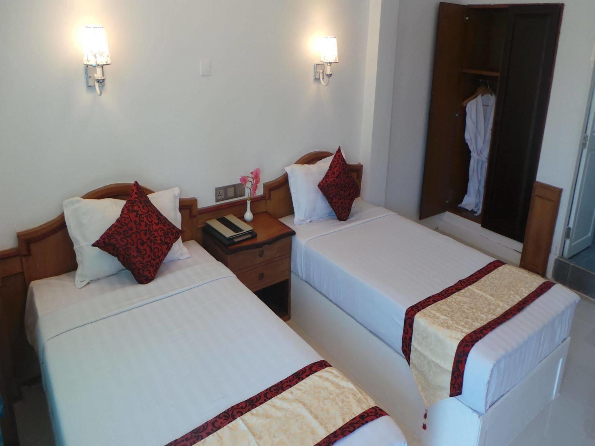Mandalay White House Hotel Buitenkant foto